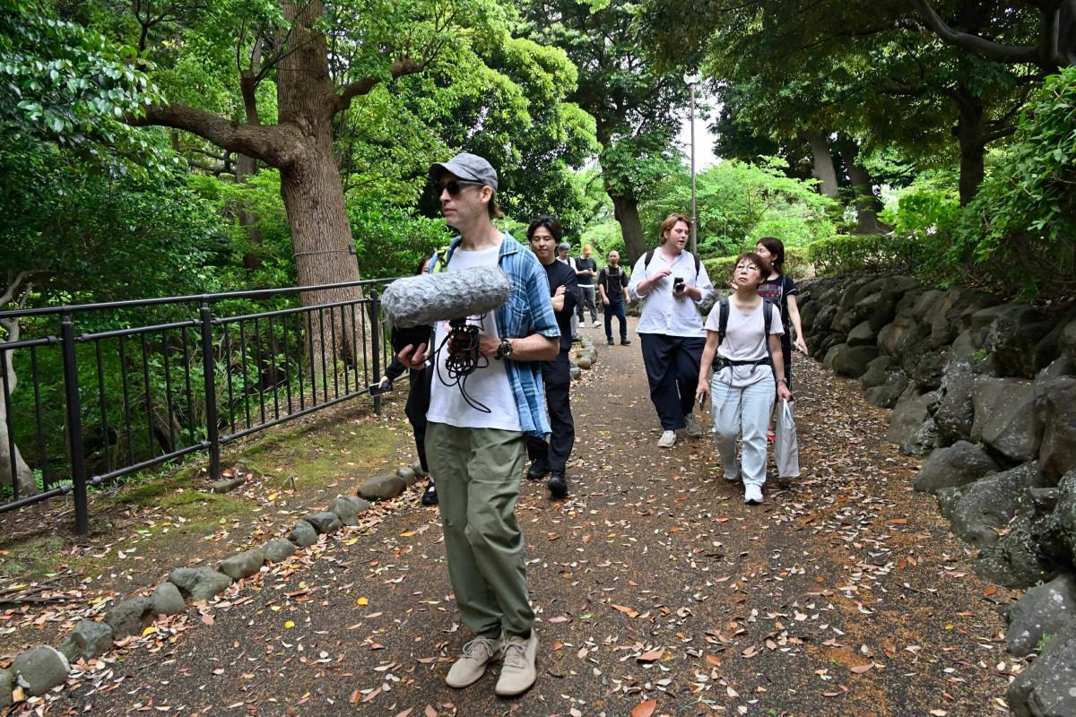 ヨコハマサウンドスケーププロジェクトのサウンドウォークの様子（写真：大森裕之 / Hiroyuki Omori）
