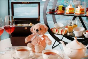 「巨峰&シャインマスカットアフタヌーンティー」 1人＝10,120円、2人＝23,540円（オリジナルベア付）