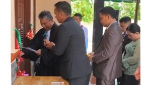 Pemberian doa pemberkatan dan pita oleh Pdt Hercules Sihotang dan istri didampingi Pdt Jhonsar Padang dan istri sebagai tanda resminya rumah pastori dan kantor gereja di HKBP Sentosa, Jalan Ujung Serdang, Kecamatan Tanjung Morawa, Deli Serdang.