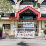 Mahasiswa menyegel Gedung Biro Rektor Universitas Darma Agung (UDA) (romi irwansyah)