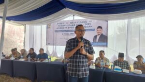 Anggota DPRD Medan saat melaksanakan kegiatan Reses III Masa Sidang III Tahun Sidang 2024-2025 yang digelar Anggota DPRD Kota Medan Fraksi NasDem, dr Faisal Arbie M.Biomed di Jalan Platina Raya Komplek Taman Citra (Tanah Lapang Lingkungan 1), Kelurahan Titipapan, Kecamatan Medan Deli, Kota Medan, Minggu (27/7/2025).