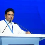 निवेश शिखर सम्मेलन को संबोधित करते आईटी मंत्री श्रीधर बाबू।