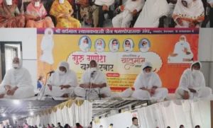 प्रवचन सभा को संबोधित करतीं साध्वी सुधाकँवरजी।