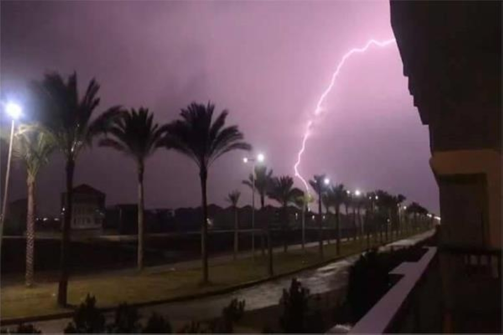 حالة الطقس.. أمطار رعدية متوسطة إلى غزيرة على أجزاء من 5 مناطق 1