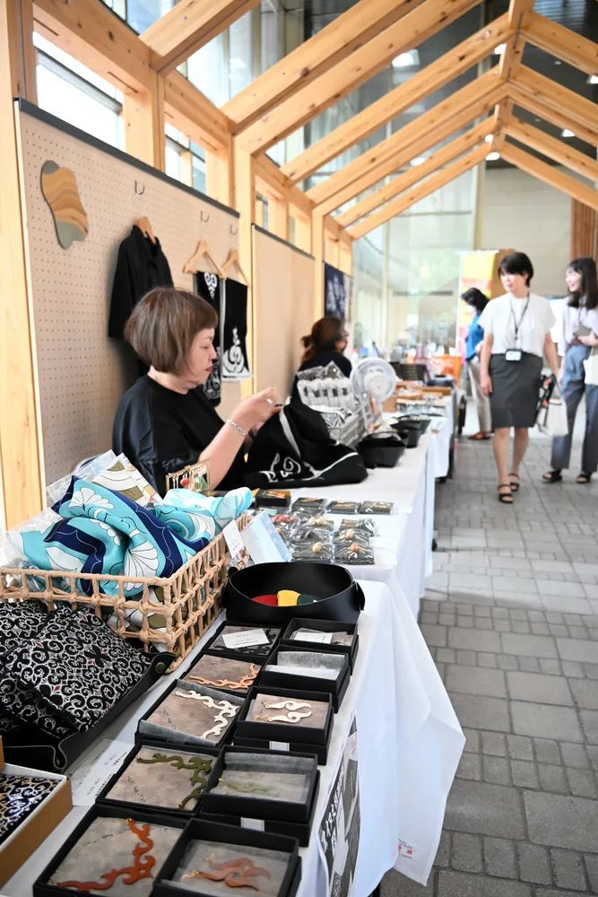 Ainu crafts from Biratori available for everyday use, on sale at the Hokkaido government office until the 11th