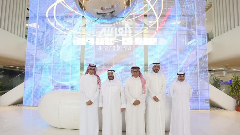 السفير الكويتي لدى السعودية يزور مقر “العربية” في الرياض