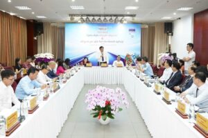 Cố tình đăng ký nhãn hiệu trùng hoặc gần giống thương hiệu thật, sau đó kiện ngược