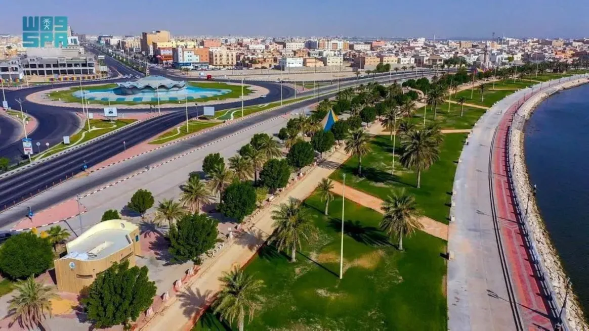 لايستبعد تكون السحب الرعدية الممطرة