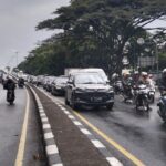 Wisatawan memadati sejumlah pusat kota untuk berlibur di akhir pekan ini.