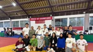 Foto: Foto bersama atlet dan official Judo Sumut di Kejurnas Judo Pelajar di Jawa Barat (Dok. PJSI Sumut)