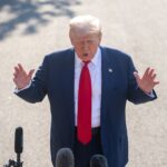 Tổng thống Mỹ Donald Trump phát biểu với báo giới tại Nhà Trắng ngày 25-7-2025. Ảnh: THX/TTXVN