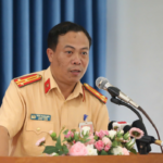 Đại tá Trần Trung Hiếu, trưởng Phòng Cảnh sát giao thông Công an TP.HCM, phát biểu chỉ đạo tại lễ khai mạc kỳ thi sát hạch, cấp phép lái xe cơ giới đường bộ vào ngày 14-5 - Ảnh: MINH HÒA