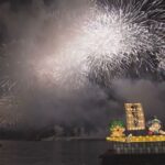 大燈籠と花火の競演（三重・紀北町）