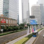 Ditinggal Penghuninya, Jakarta Pagi Ini Sepi Suasana jalan prokotol Sudirman yang tampak lenggang pada pagi hari ini, Jakarta, Jumat (27/6/2025). Memasuki libur panjang akhir pekan, suasan jalan protokol sudirman pagi ini tampak sangat lenggang. Banyak warga Jakarta yang memanfaatkan liburan kali ini untuk keluar kota