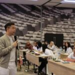 Anthony Soehartono, praktisi digital sekaligus mentor branding, dalam acara Workshop TikTok & Shopee Bisnis Affiliate yang digelar di Hotel Ibis Harmoni, Jakarta, Minggu (22/6/2025). Foto iNewsSurabaya/Hendro
