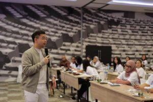 Anthony Soehartono, praktisi digital sekaligus mentor branding, dalam acara Workshop TikTok & Shopee Bisnis Affiliate yang digelar di Hotel Ibis Harmoni, Jakarta, Minggu (22/6/2025). Foto iNewsSurabaya/Hendro