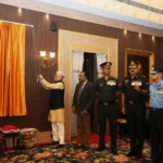 राजभवन में आयोजित कारगिल विजय दिवस कार्यक्रम में पूर्व प्रधानमंत्री अटल बिहारी वाजपेयी के चित्र का अनावरण करते राज्यपाल जिष्णु देव वर्मा।