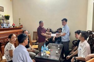 Xã Hồng Vân thăm hỏi gia đình nạn nhân vụ đắm tàu ở vịnh Hạ Long