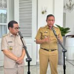 Wali Kota Bekasi, Tri Adhianto dan Gubernur DKI Jakarta, Pramono Anung.