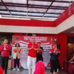 KOTA BEKASI – Badan Penanggulangan Bencana (Baguna) DPD PDIP Jawa Barat menggelar senam Sicita dan bakti sosial (baksos) kesehatan gratis, bertempat di eks kantor DPC PDI Perjuangan Kota Bekasi, Jalan Chairil Anwar, Bekasi Timur, Sabtu (19/07/2025) pagi