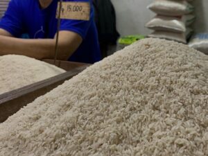 Beras di pasar tradisional Kota Bandung. (Diwan Sapta Nurmawan/mg2/Radar Bandung)