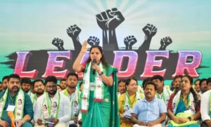 राजनीतिक प्रशिक्षण कार्यक्रम लीडर को संबोधित करतीं एमएलसी के. कविता।