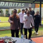 Kapolri Jenderal Listyo Sigit Prabowo sempat lomba menembak melawan Menko Pangan Zulkifli Hasan, Mentan Amran Sulaiman, hingga Wamenpora Taufik Hidayat. (Devi P/detikcom)