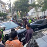 Kecelakaan terjadi pada Senin (26/5) sore sekitar pukul 17.15 WIB. Kecelakaan itu berawal dari mobil listrik BYD oleng sehingga menabrak mobil Avanza berakibat menyenggol mobil Wuling.dan mobil lainnya. (Dok. Polrestabes Medan)