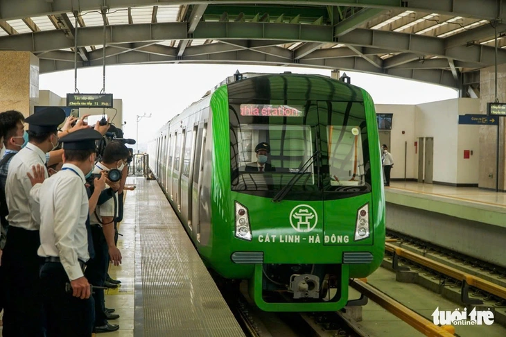 Tuyến metro Cát Linh - Hà Đông khai thác thương mại từ năm 2021 - Ảnh: PHẠM TUẤN