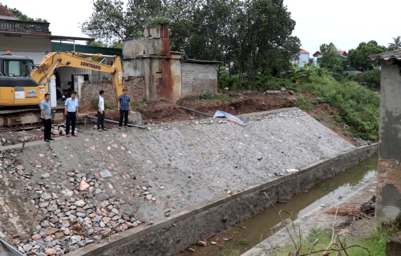 Officials inspect an unfinished construction site.