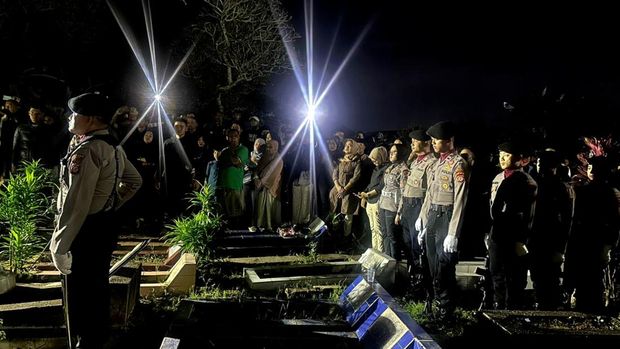 Bripka Cecep's funeral in Garut.