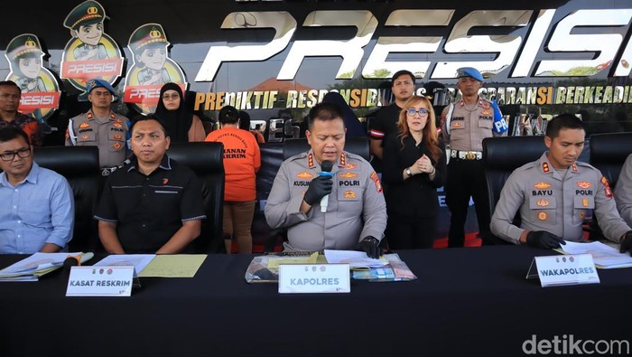 Polisi menangkap dua wanita penipu penjualan kontrakan fiktif di Bekasi. Polisi mengungkap awal mula kasus yang merugikan korban hingga Rp 4,1 miliar ini. (dok Istimewa)