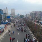 Warga Depok mulai memenuhi jalan Margonda Raya ketika car free day (CFD) dimulai pada pukul 06.00 WIB. Berdasarkan pemantauan detikcom, dalam waktu 30 menit sampai satu jam jalan Margonda langsung dipenuhi oleh warga yang ingin beraktivitas. (Foto: DetikHealth/Averus Al Kautsar)