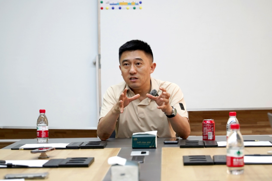 ▲姜方俊在分享自己的创业初心和目标。胡弘彪 摄