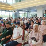 Đông đảo người có công phường Tây Mỗ tham dự chương trình thăm khám sức khỏe, cấp thuốc miễn phí. Ảnh: Duy Kiên
