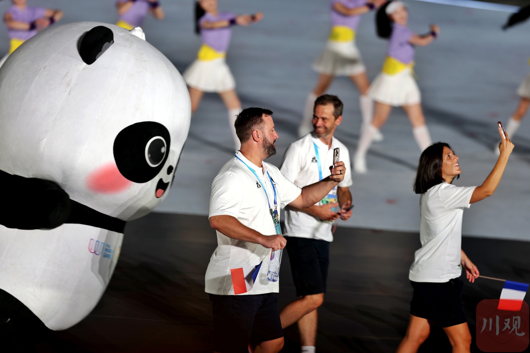 Französisches Team mit Panda