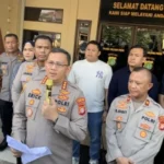 Kapolres Metro Jakarta Utara Kombes Polisi Erick Frendriz saat jumpa pers kasus penyiraman air keras ke pelajar di Tanjung Priok Jakarta Utara pada Minggu (3/8/2025). ANTARA/Mario Sofia Nasution