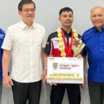 Robert Simanulang (no 2 kanan) diabadikan bersama dengan Presdir PT Alfa Scorpii, Harta Sutanto, Kacab PT Alfa Scorpii Tanjungmorawa Suprianto, dan Manager Edukasi PT Alfa Scorpii Zainal Arifin. (istimewa)