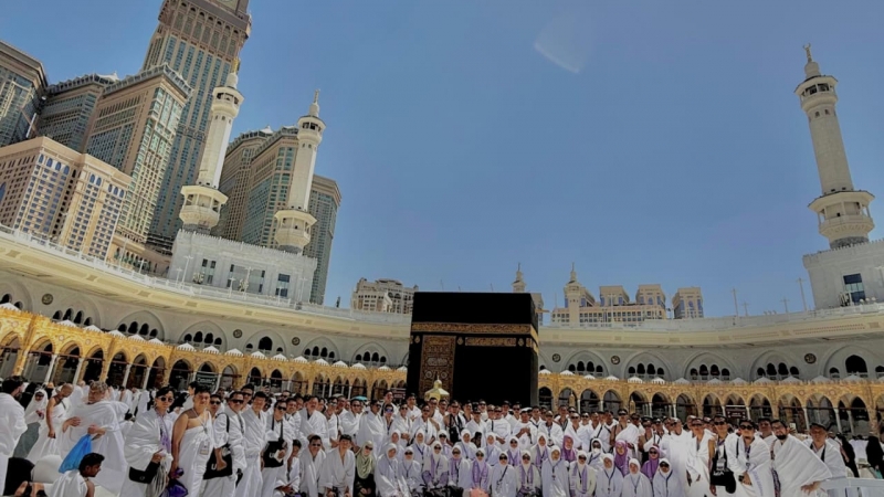 Alfamart kembali berangkatkan 92 karyawan terbaiknya untuk menunaikan ibadah umrah. (Istimewa)