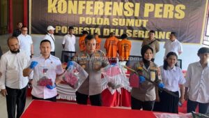 Kapolresta Deli Serdang, Kombes Pol Hendria Lesmana, Wakapolresta Deli Serdang AKBP Juliani Prihartini, Kasat Reskrim Polresta Deli Serdang, Kompol Risqi Akbar saat memperlihatkan barang bukti dan tersangka. (manahan dalimunthe)