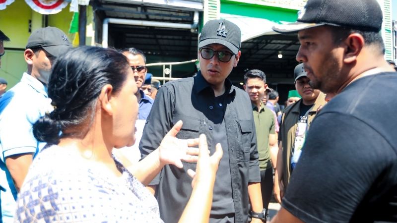 Wali Kota Medan, Rico Waas, menerima keluhan warga saat mengadakan kegiatan Sapa Warga di Kecamatan Medan Selayang. (istimewa)