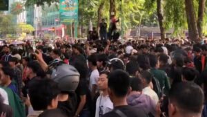 Ratusan mahasiswa USU Bergerak aksi di Gedung DPRD Sumut, Selasa (26/8/2025). (istimewa)