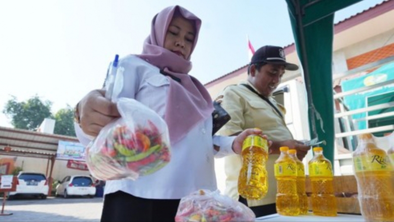 Pemerintah menggelar operasi pasar atau Gerakan Pangan Murah (GPM) di 4.320 kecamatan di Indonesia. (detikFinance)