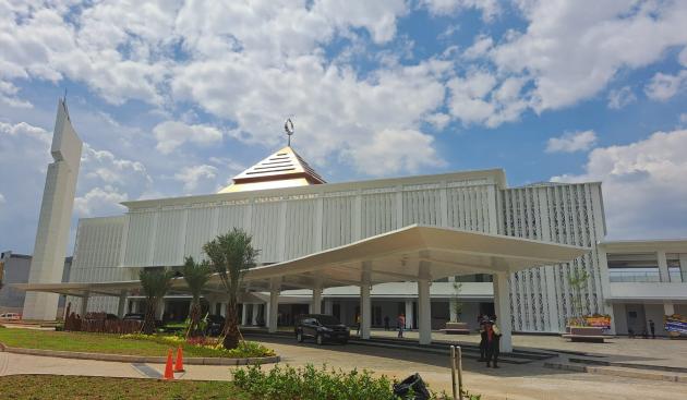 Baitul Mukhtar Grand Mosque in BSD City Combines Islamic Geometric Design and Banten Batik