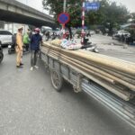 Traffic police stop an overloaded makeshift three-wheeler on Hoàng Ngân Street, Hà Nội. — Photo hanoimoi.vn