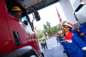 Sebanyak 96 unit mobil tangki tambahan dikerahkan untuk mempercepat distribusi BBM ke SPBU di Jember dan sekitarnya. Foto iNewsSurabaya/ist
