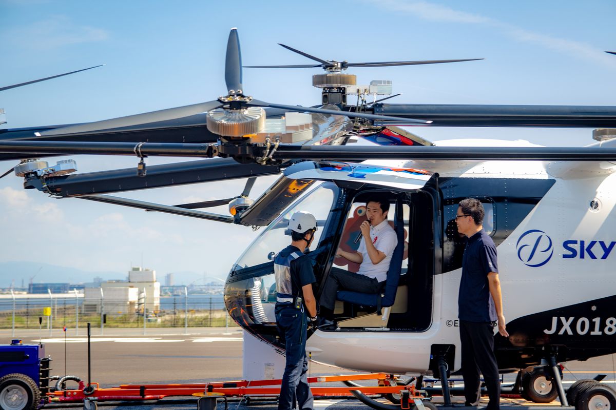 Osaka Prefectural Governor Inspects Flying Car