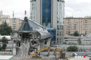 В районе «Москва-Сити» снесли северный вестибюль моста «Багратион» | Источник: Дмитрий Толстошеев / MSK1.RU