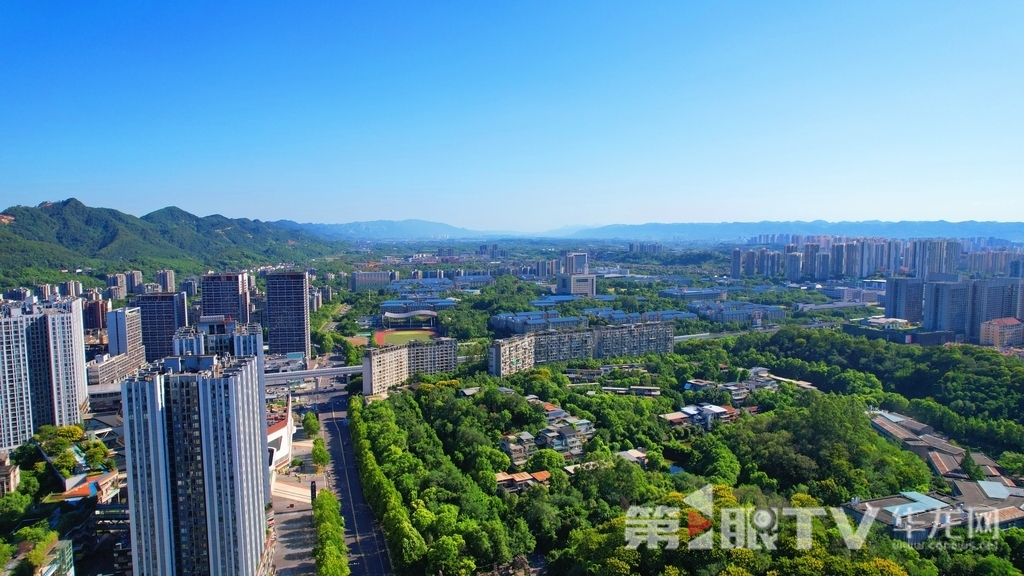 今日重庆中心城区晴热天气。第1眼TV-华龙网首席记者 李文科 摄