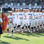 開会式で入場行進する北海の選手たち（小川泰弘撮影）